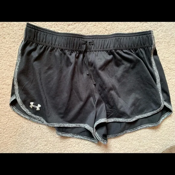 Woman’s UA shorts - Picture 1 of 3